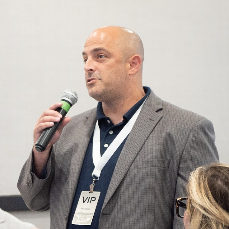 Nick Bogatin, Founder of ThrīvPath, speaking at a Flight Club Mastermind event